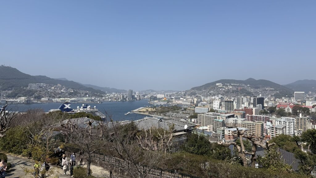 長崎港とクルーズ船